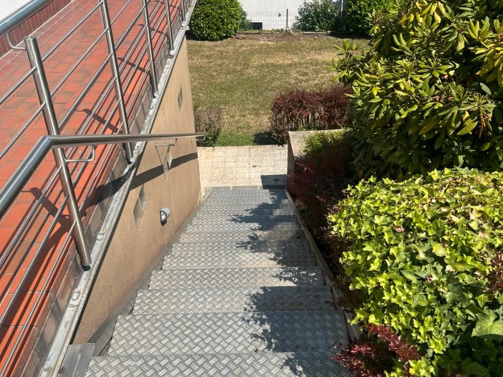 Renovierte 3 ZKB Mietwohnung mit großer Terrasse und Garten