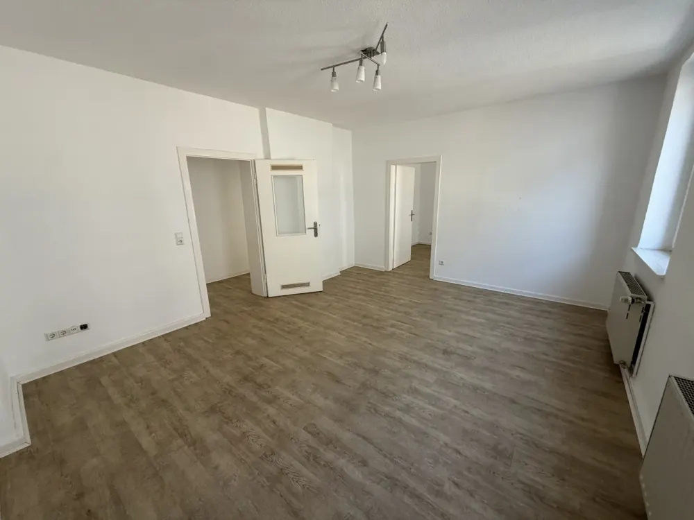 ***Bürgergarten/Münsterstr-Kernsaniert mit Laminat, neuem Wannenbad & Wohnküche***