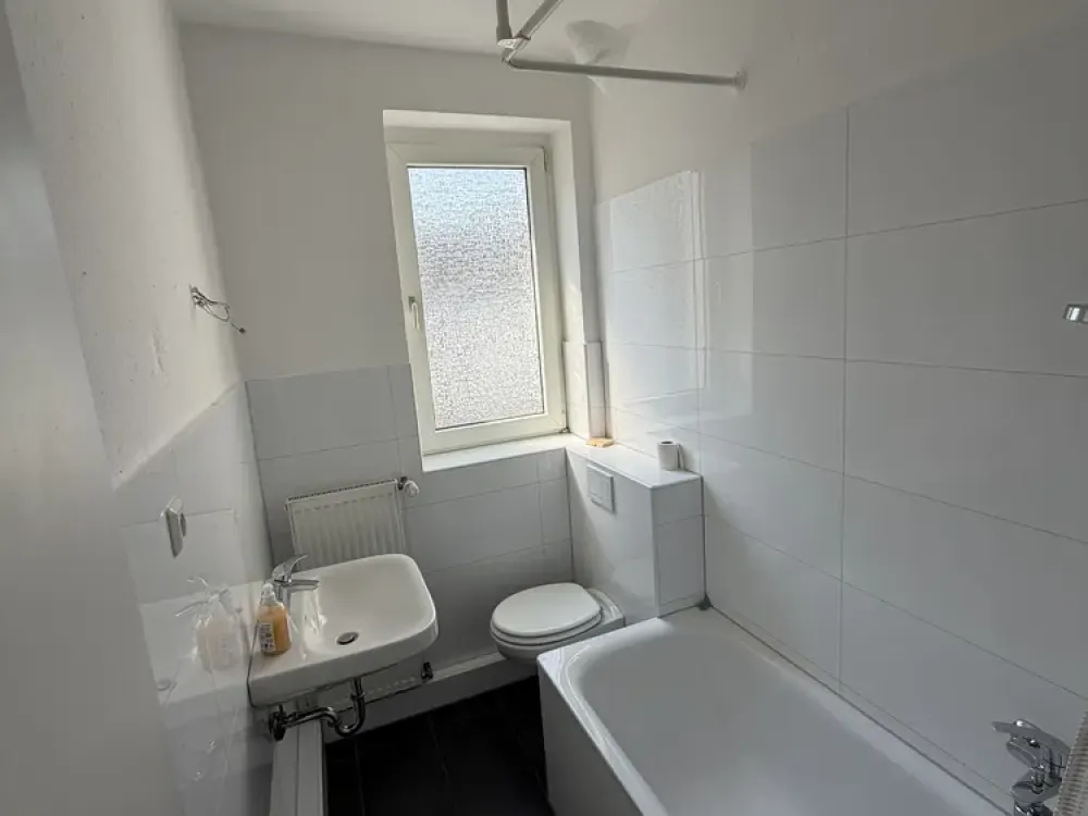 ***Bürgergarten/Münsterstr-Kernsaniert mit Laminat, neuem Wannenbad & Wohnküche***