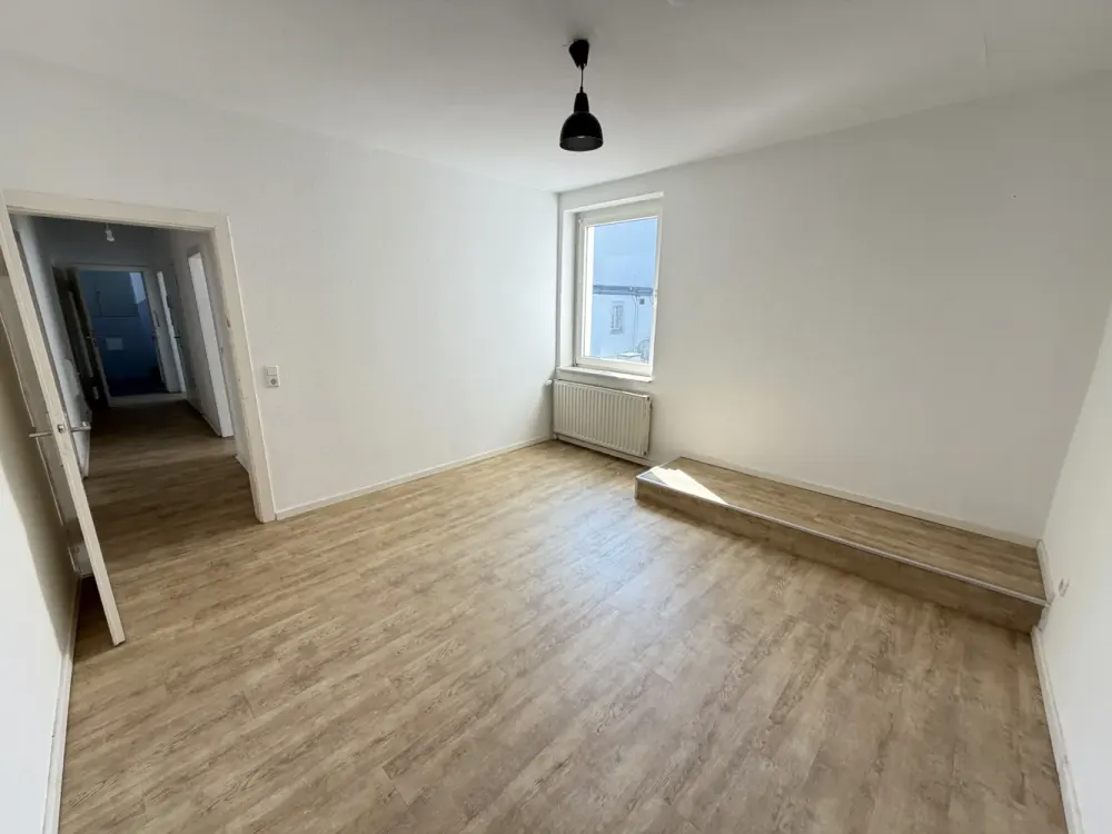 ***Bürgergarten/Münsterstr-Kernsaniert mit Laminat, neuem Wannenbad & Wohnküche***
