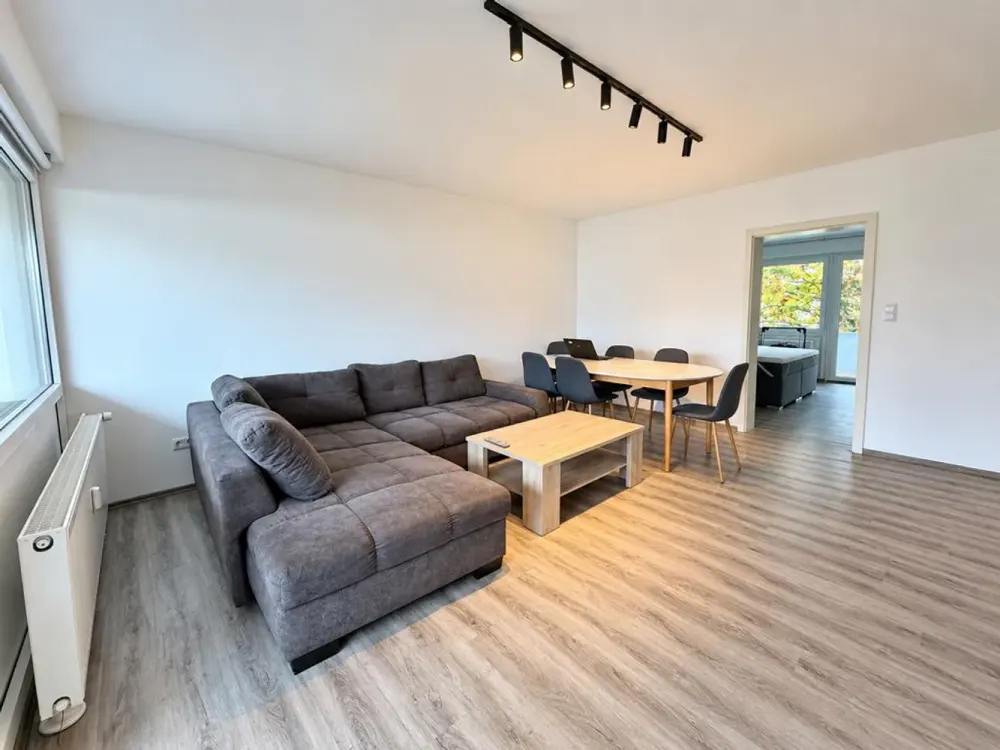 7604 - Well-laid-out 4-room apartment with fitted kitchen, balcony and daylight bathroom!