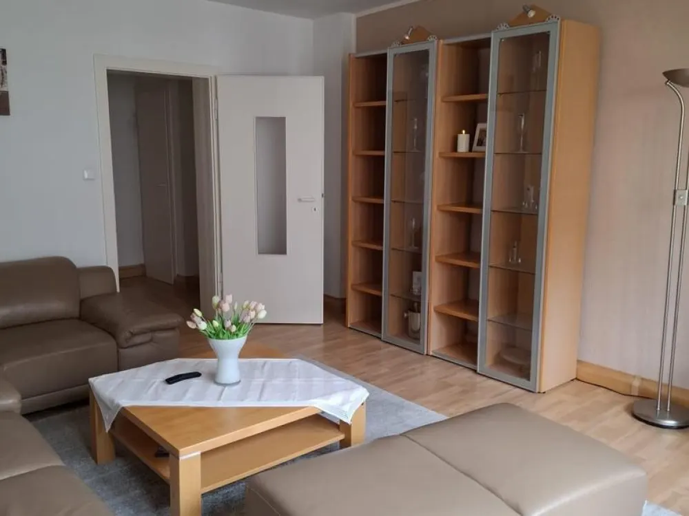 78QM Wohnung - 2 Schlafzimmer, Balkon, Badezimme mit Wanne