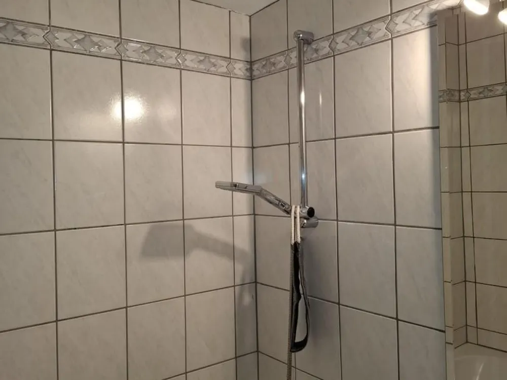78QM Wohnung - 2 Schlafzimmer, Balkon, Badezimme mit Wanne