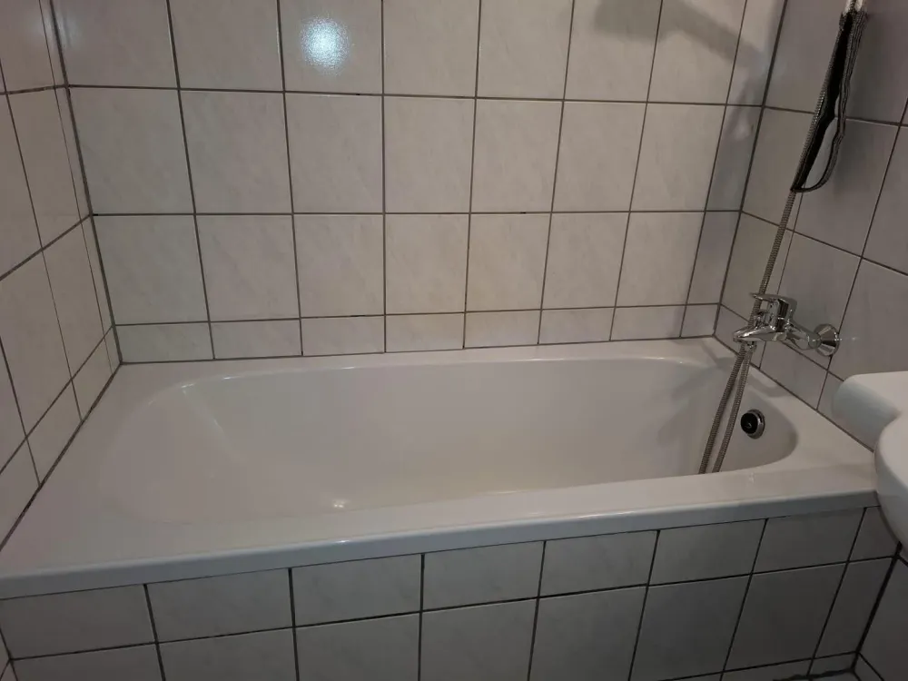 78QM Wohnung - 2 Schlafzimmer, Balkon, Badezimme mit Wanne