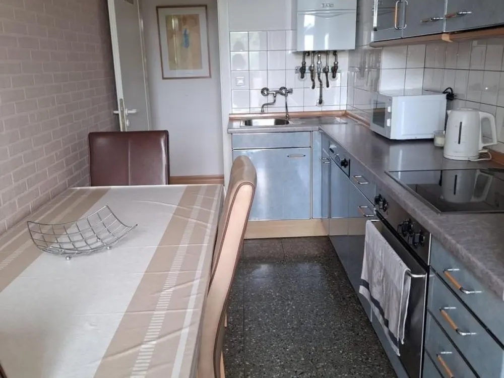 78QM Wohnung - 2 Schlafzimmer, Balkon, Badezimme mit Wanne
