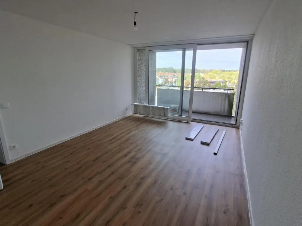 Teilsanierte 2-Zimmer Wohnung in guter Lage
