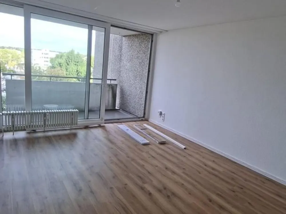 Teilsanierte 2-Zimmer Wohnung in guter Lage