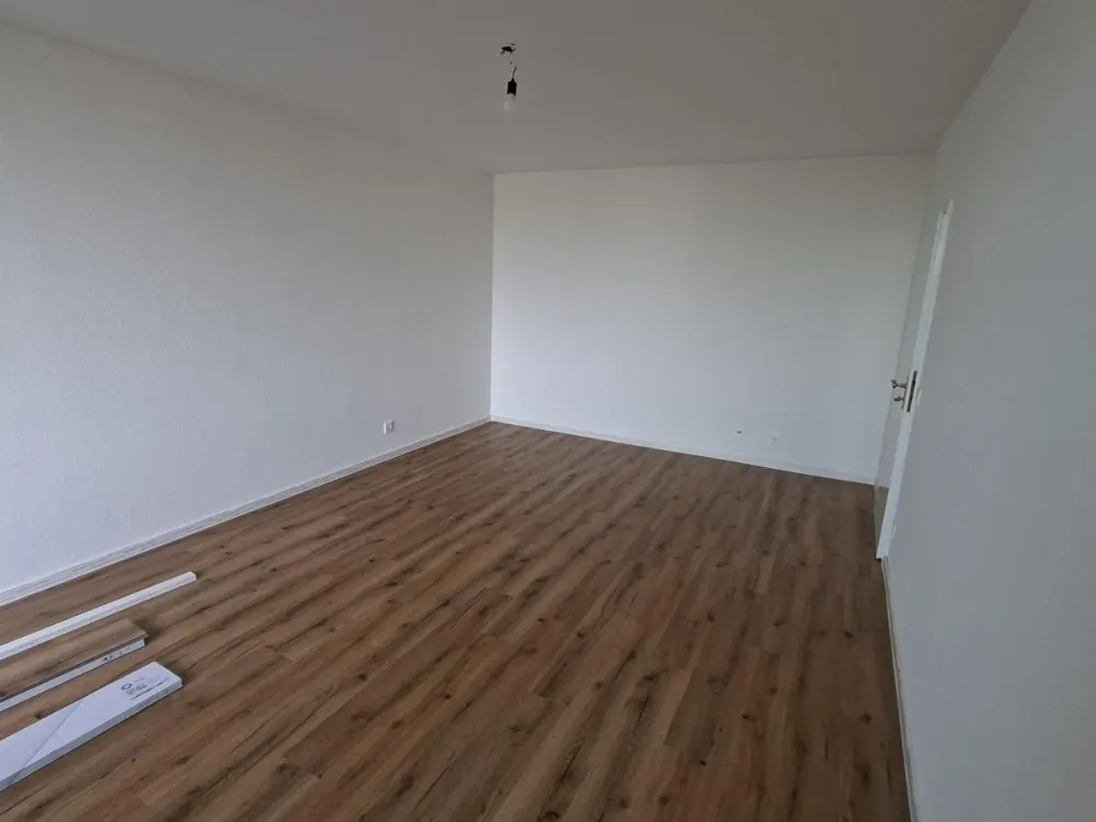 Teilsanierte 2-Zimmer Wohnung in guter Lage