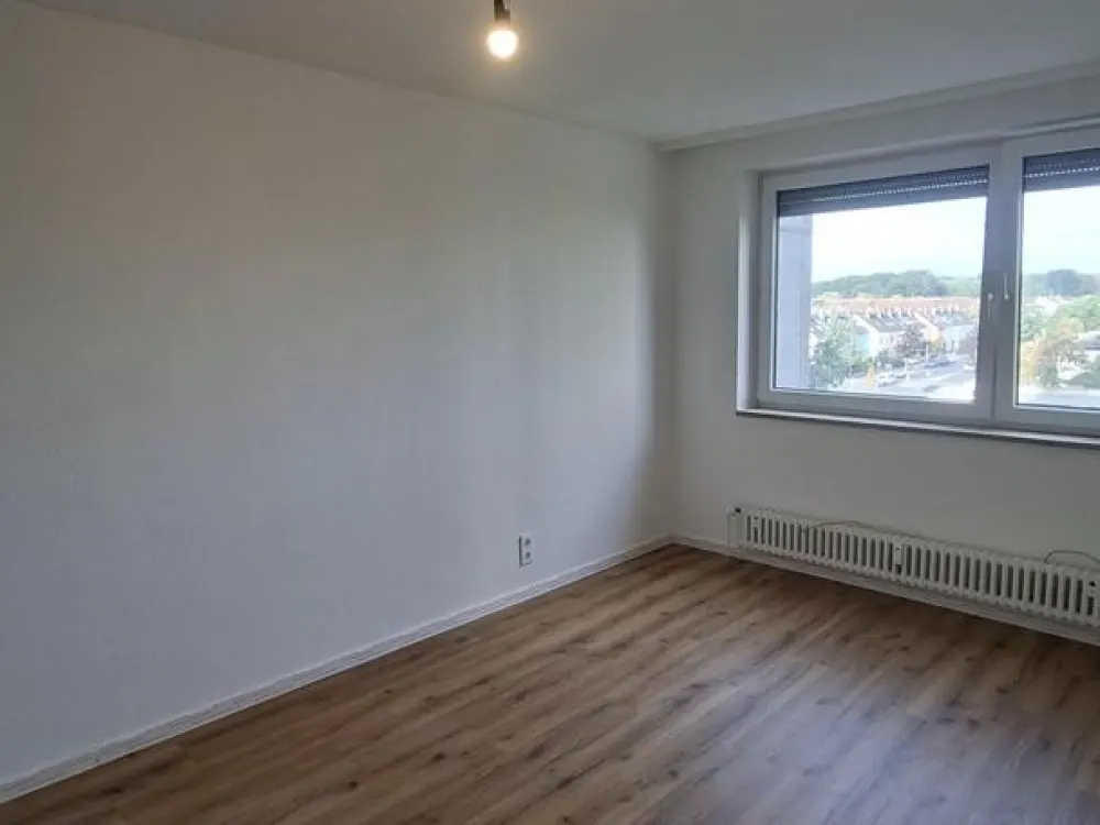 Teilsanierte 2-Zimmer Wohnung in guter Lage