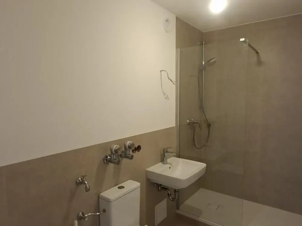 Teilsanierte 2-Zimmer Wohnung in guter Lage