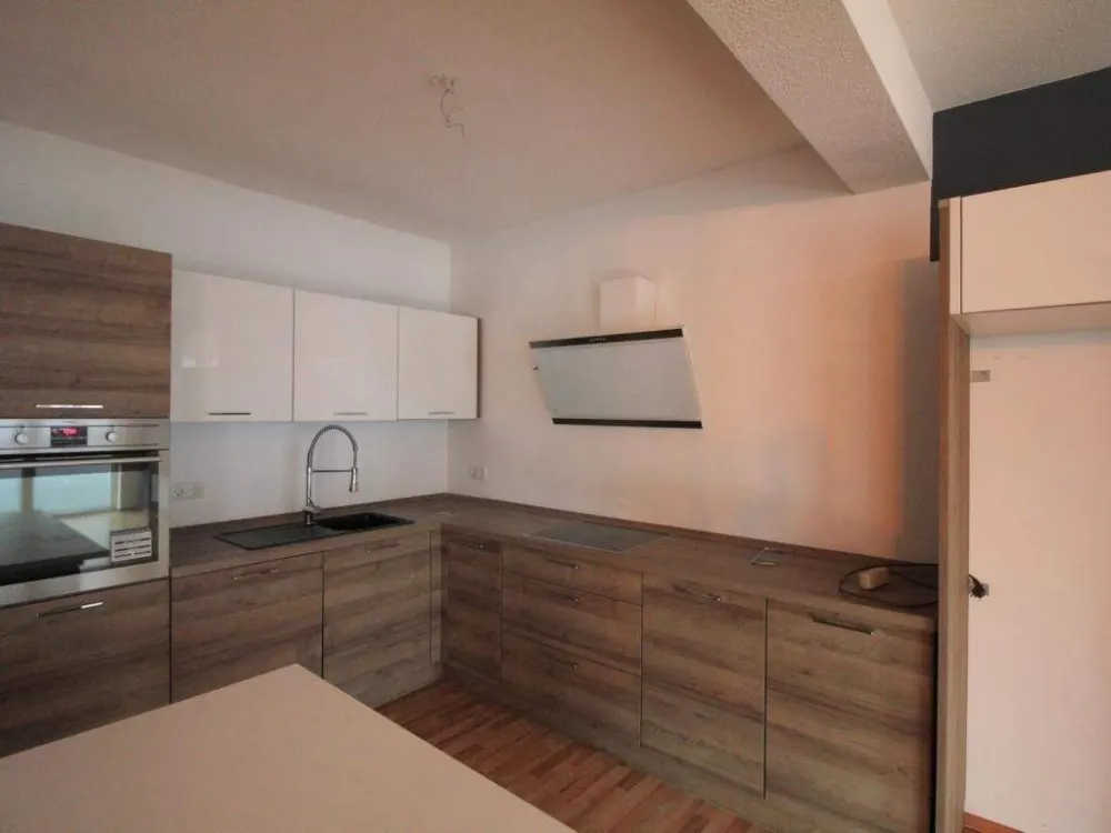 Altengerechte Wohnung in ruhigem Wohnhaus zu vermieten.