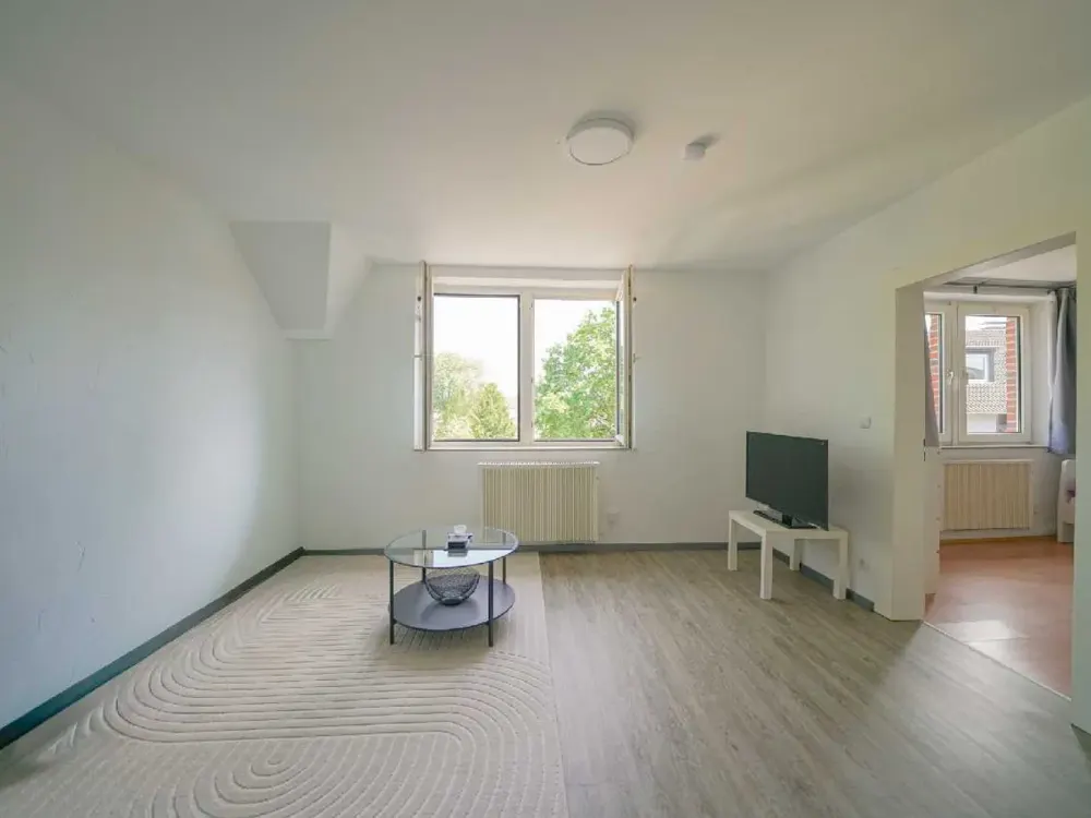 Ratingen-Ost: Helle 2-Zimmer-Wohnung mit Einbauküche und Gartenmitbenutzung