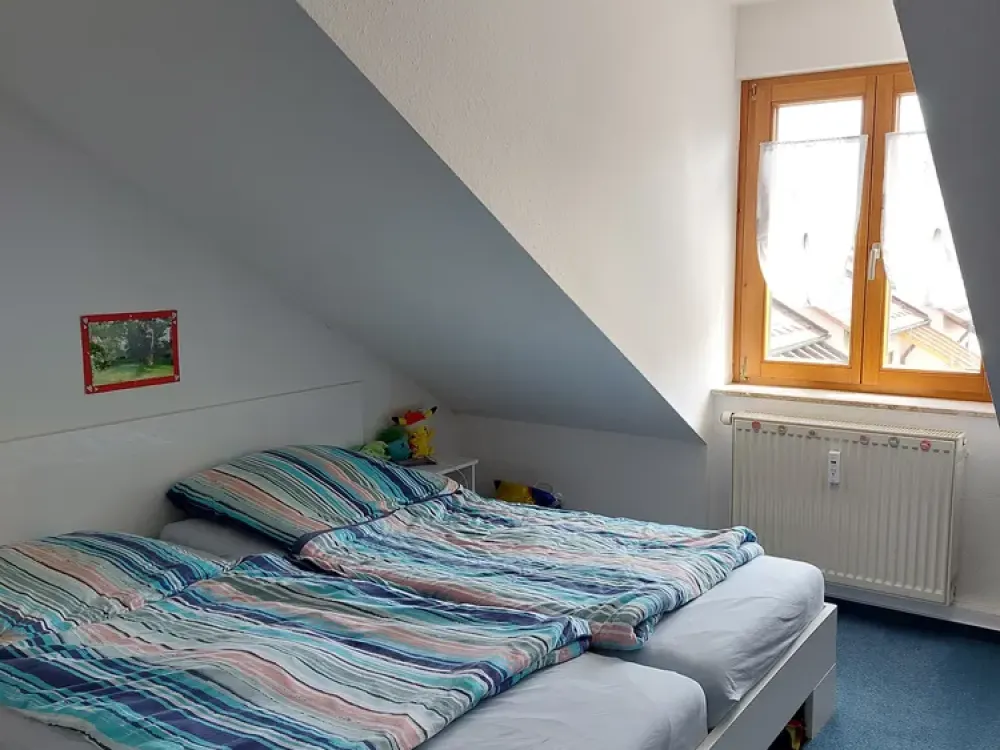 Schöne helle 2-Zimmer-DG-Wohnung mit Balkon und EBK in Böblingen