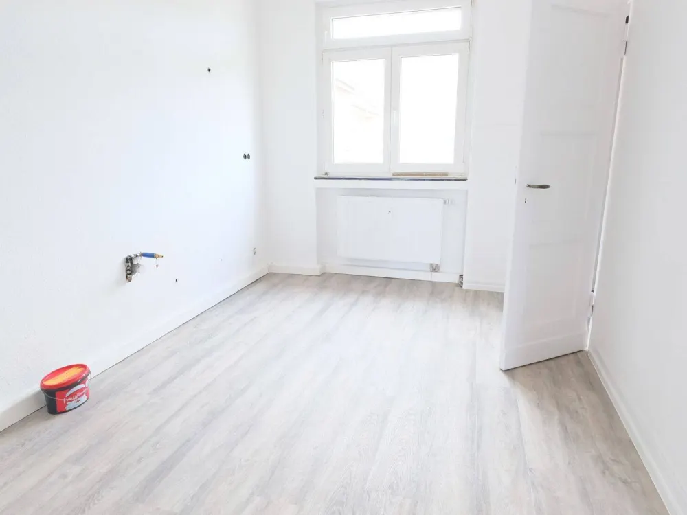 helle, modernisierte 3 Zi, kleiner Balkon mit Blick zur Fußgängerzone