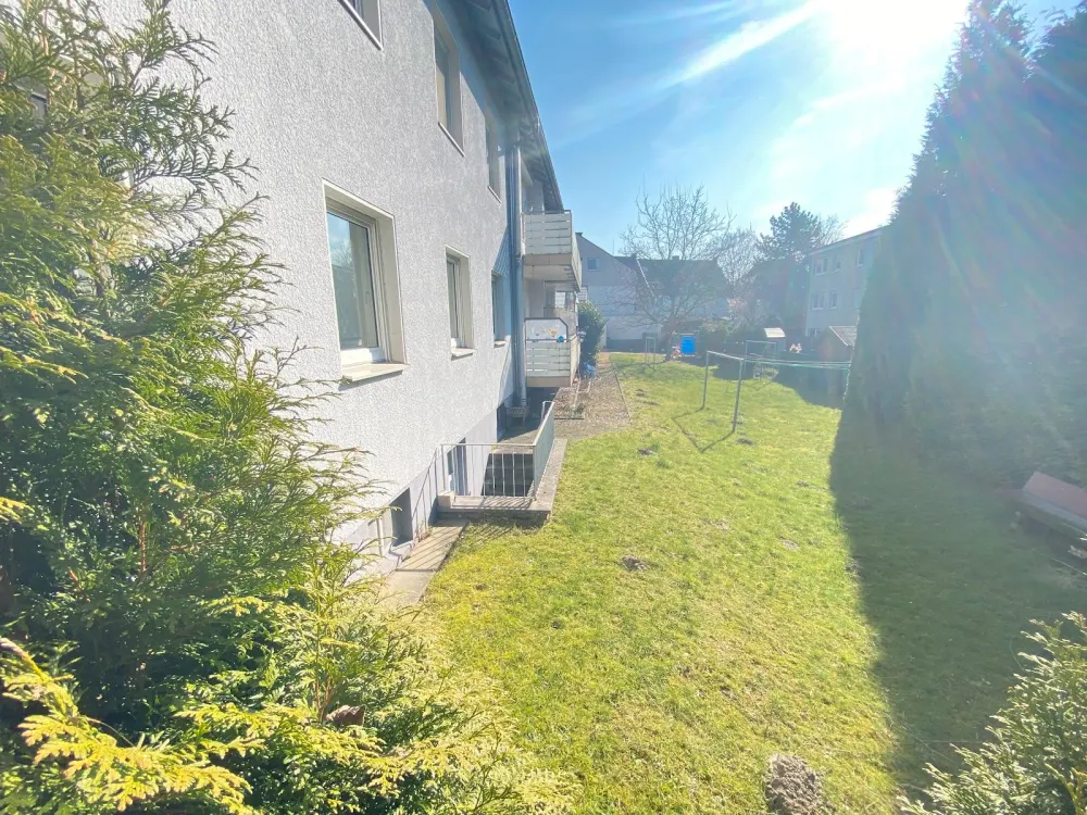 Frisch renovierte Erdgeschosswohnung mit Balkon