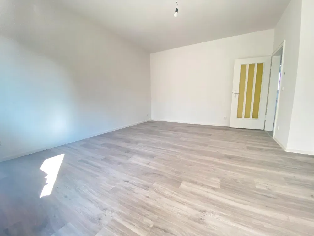 Frisch renovierte Erdgeschosswohnung mit Balkon