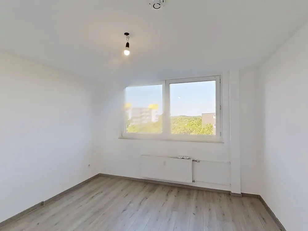راحة سكنية بمساحة 95 م² مع شرفة, منزلك الجديد في انتظارك