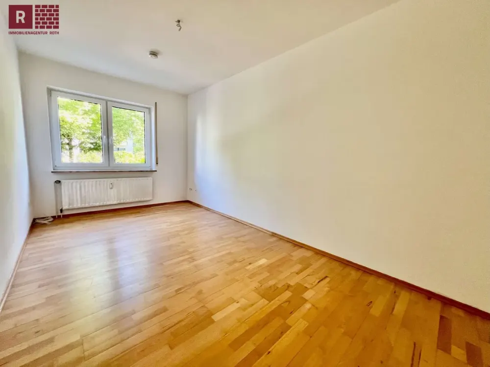 Stylish Living at Sinai Park, Spacious 3-Room Ground Floor Apartment with Balcony and Two Bathrooms