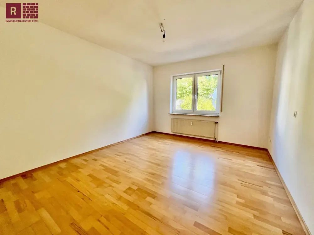 Stylish Living at Sinai Park, Spacious 3-Room Ground Floor Apartment with Balcony and Two Bathrooms