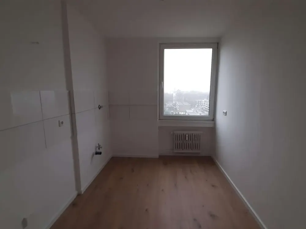 Remscheider Straße 54 - sanierte 2 ZKB Wohnung im 8.OG zu vermieten
