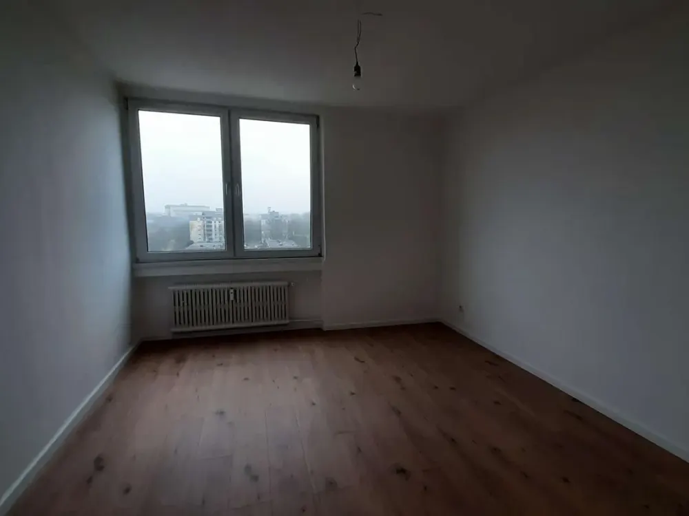 Remscheider Straße 54 - sanierte 2 ZKB Wohnung im 8.OG zu vermieten