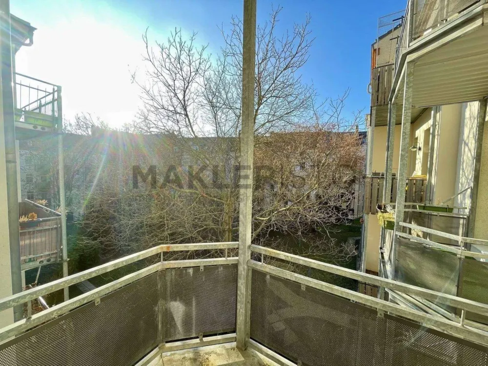 **Helle und Moderne 3-Zimmer-Wohnung mit Balkon und Wannenbad**
