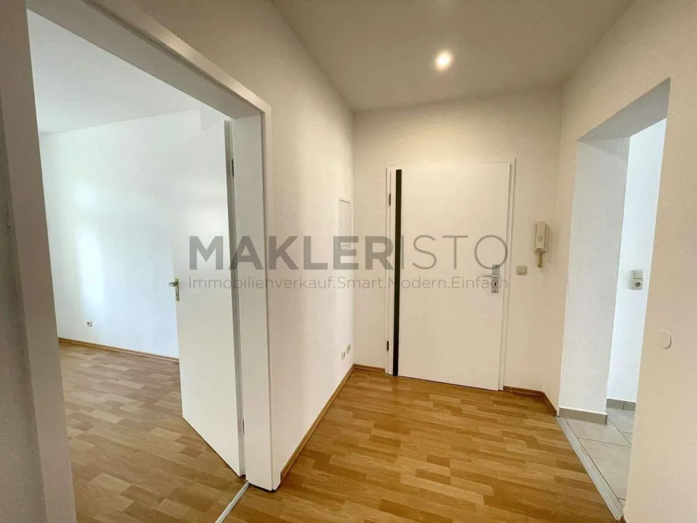 **Helle und Moderne 3-Zimmer-Wohnung mit Balkon und Wannenbad**