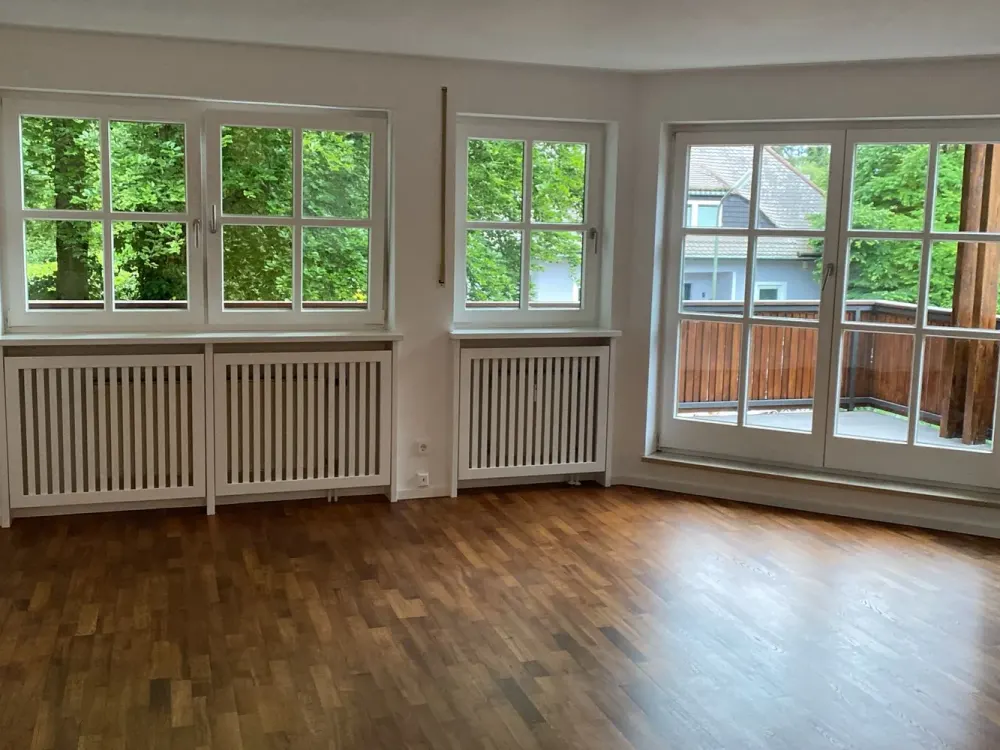 Exklusive, helle, renovierte, teilmöbl. 4-Zi-Maisonette-Whg in DHH, in gehob. Innenausstattung + EBK