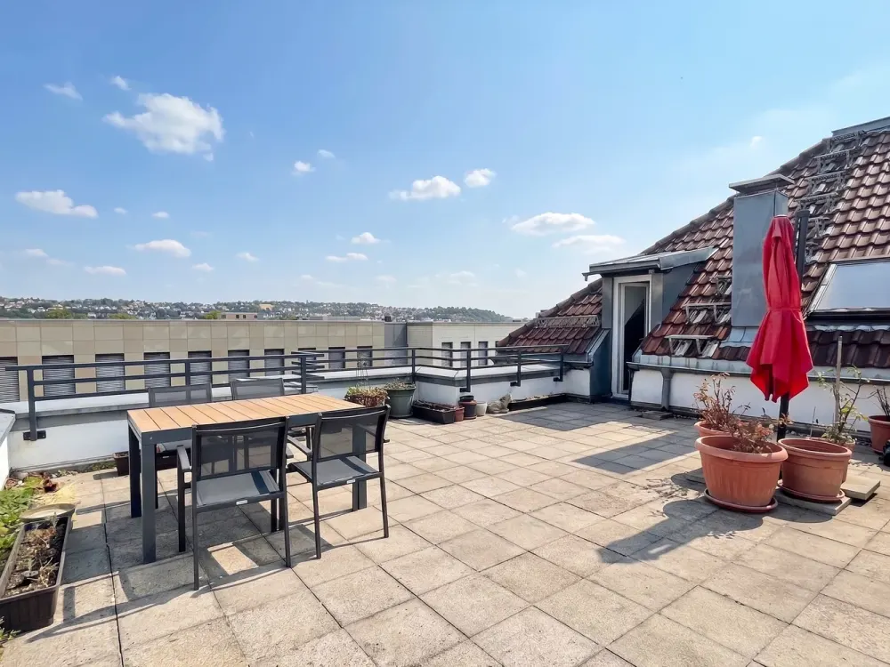 Zentral in Stgt-West: Attraktive DG-Maisonette mit großer Dachterrasse