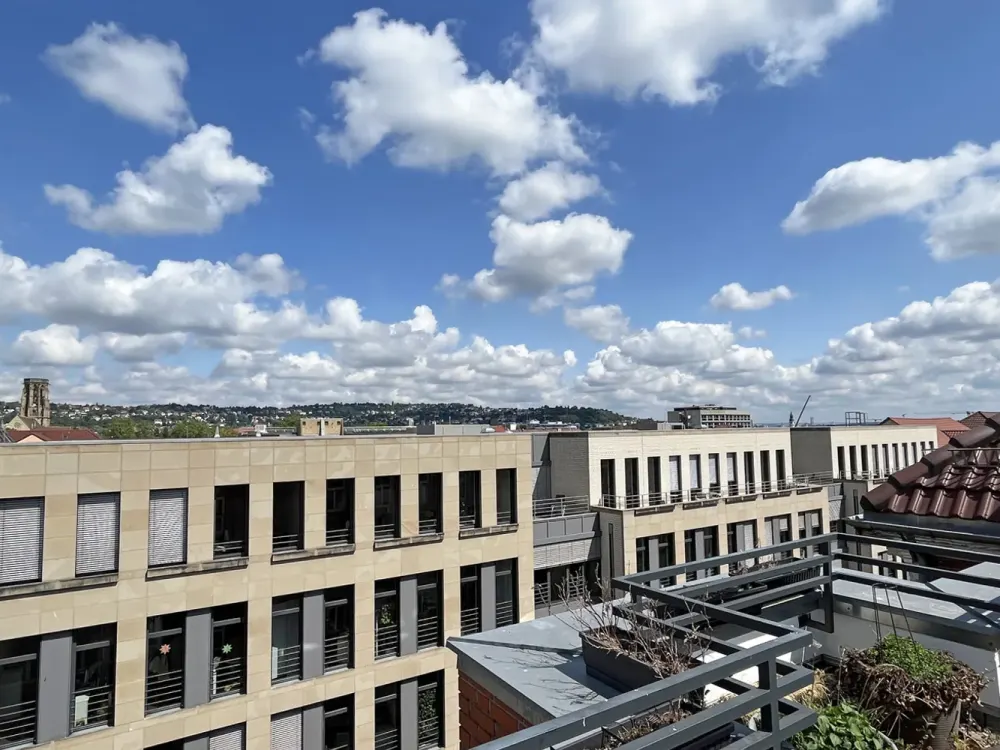 Zentral in Stgt-West: Attraktive DG-Maisonette mit großer Dachterrasse