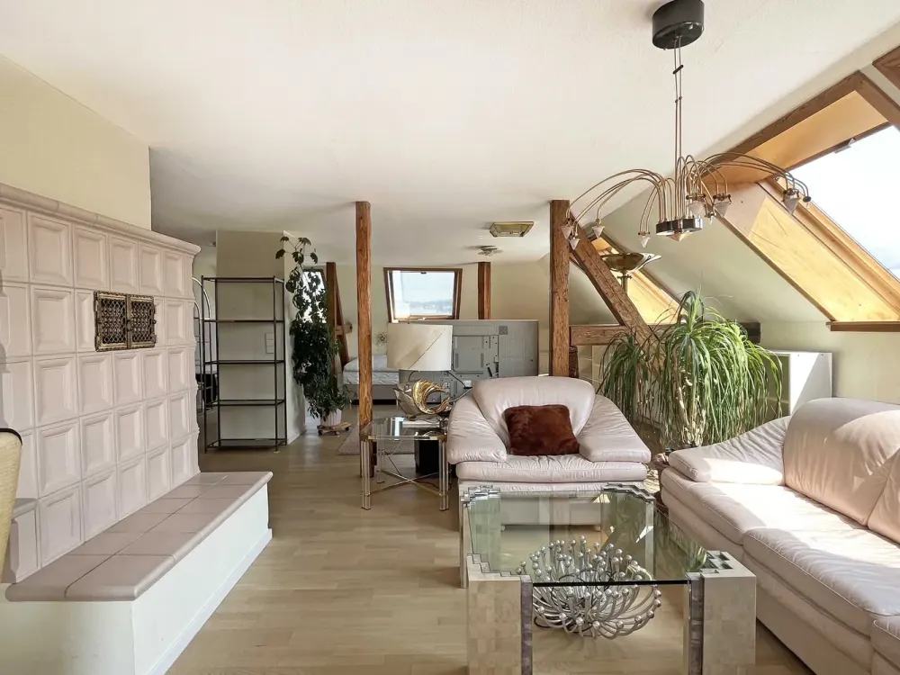 Zentral in Stgt-West: Attraktive DG-Maisonette mit großer Dachterrasse