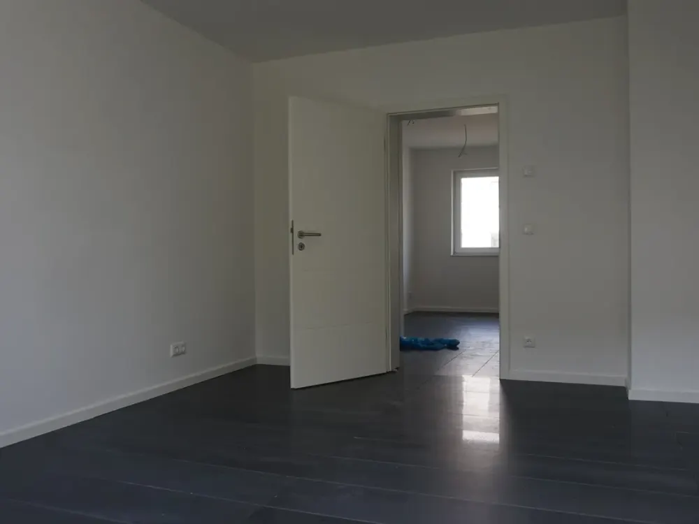 2 helle 3-Raum Wohnung im EG mit Balkon ab sofort verfügbar