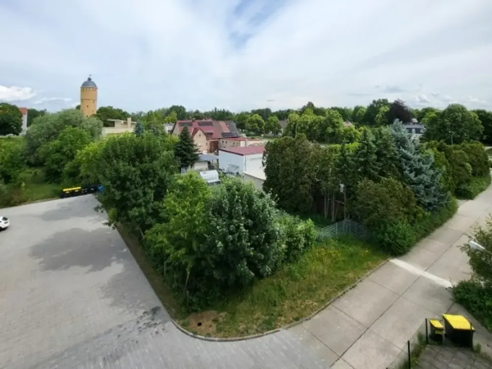 For Couples/Single or Working Professionals Quiet and Bright 2-Room Apartment with Fitted Kitchen and Balcony!