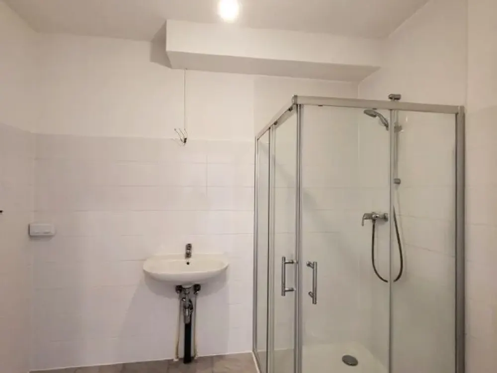 For Couples/Single or Working Professionals Quiet and Bright 2-Room Apartment with Fitted Kitchen and Balcony!