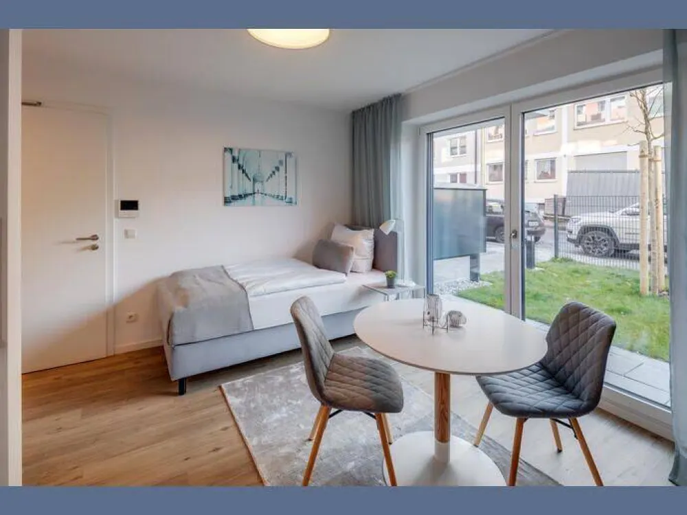 Möbliert: Stilvoll möbliertes Apartment mit Terrasse
