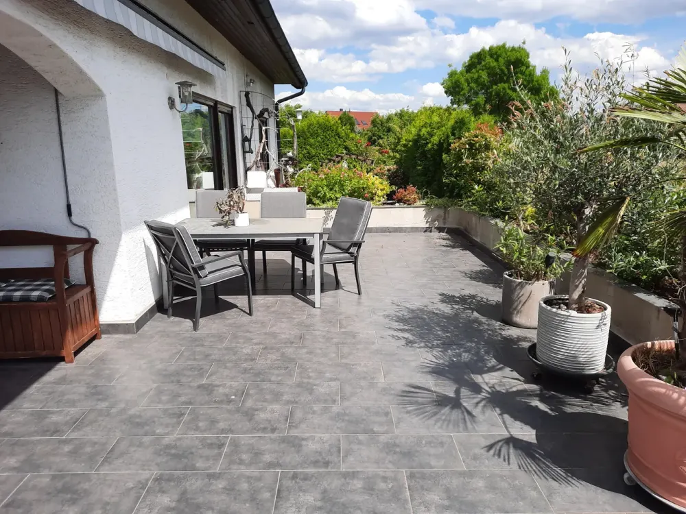 Möblierte Terrassen-Wohnung, Garten, TV, Internet, Stromkosten inkl., in Hanau-Klein Auheim