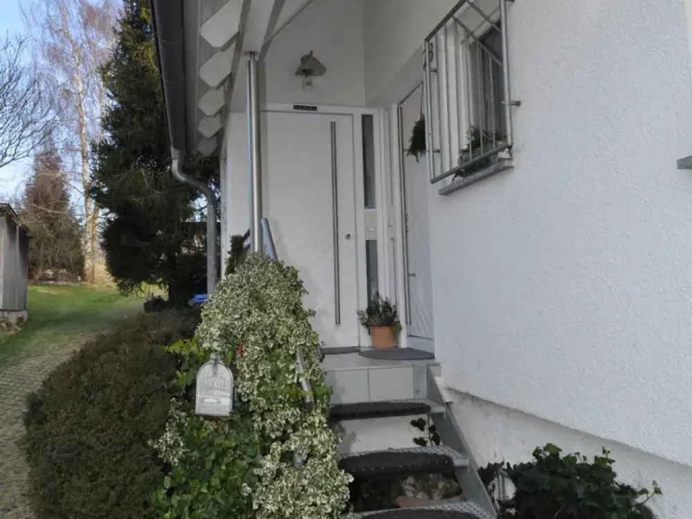 Schöne, moderne, ruhige 4,5 Zi Wohnung in Ortsrandlage FN-Ailingen