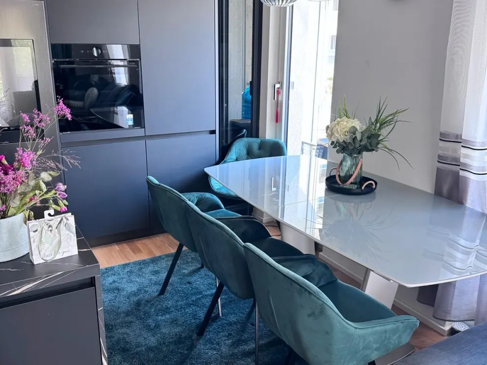 Exklusive 3,5-Zimmer-Wohnung mit 2 Bädern, großer Loggia, EBK, TG