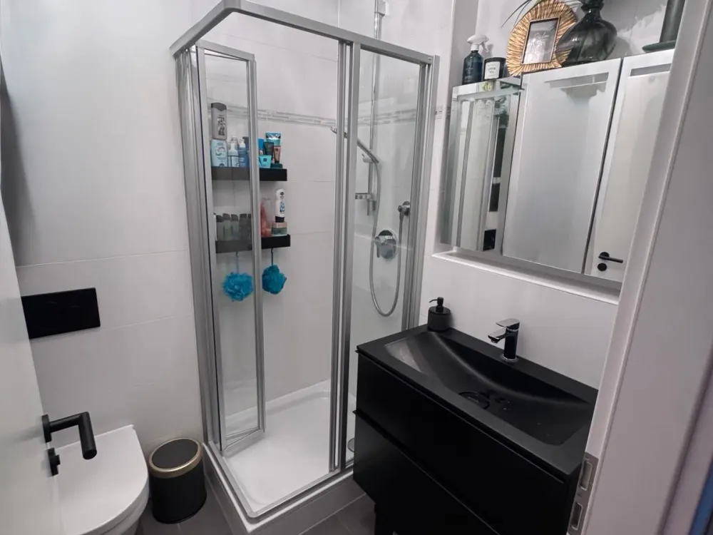 Exklusive 3,5-Zimmer-Wohnung mit 2 Bädern, großer Loggia, EBK, TG