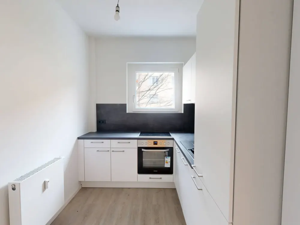 Vollständig renovierte 2-Zimmer-Wohnung mit BALKON, saniertem Bad und moderner EBK