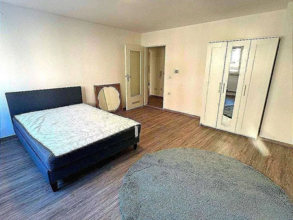 Großzügiges Zimmer mit Balkon in WG in Nürnberg Gostenhof - RENOVIERT und MÖBLIERT