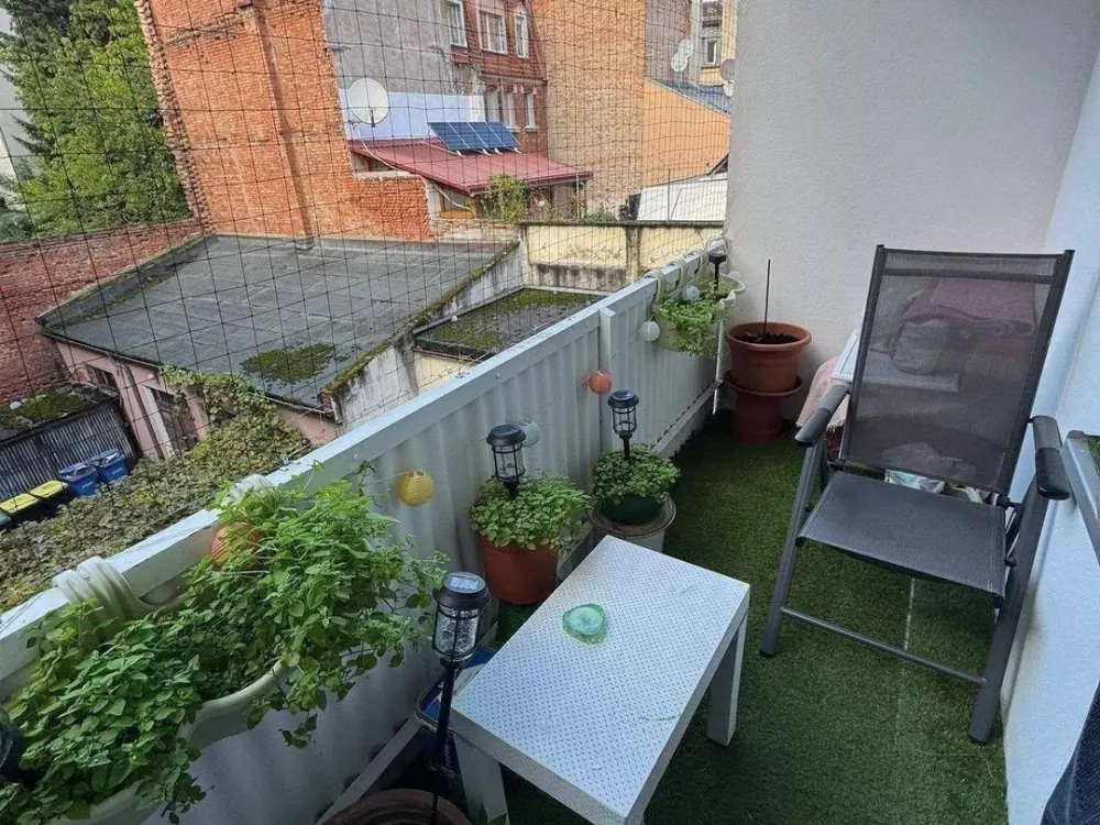 Großzügiges Zimmer mit Balkon in WG in Nürnberg Gostenhof - RENOVIERT und MÖBLIERT