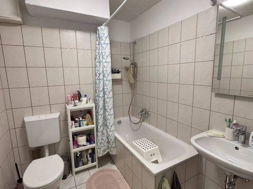 Großzügiges Zimmer mit Balkon in WG in Nürnberg Gostenhof - RENOVIERT und MÖBLIERT