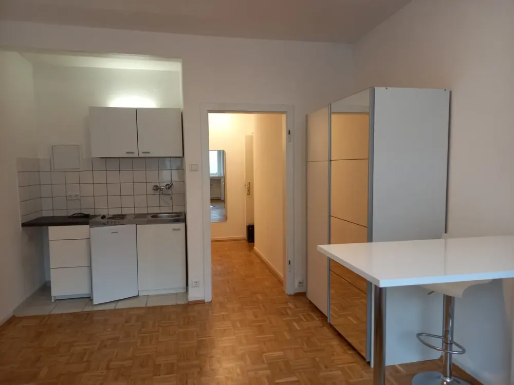 Furnished Apartment with Built-in Kitchen in Central Friedrichstadt from 01.10.2026 (Unit 2)