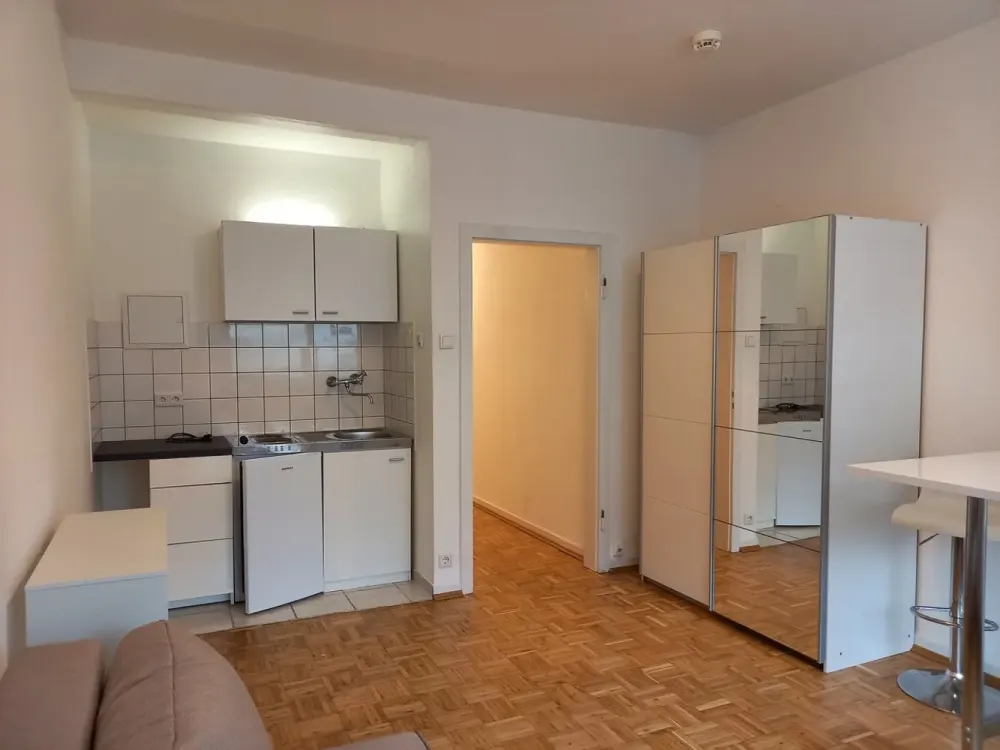 Furnished Apartment with Built-in Kitchen in Central Friedrichstadt from 01.10.2026 (Unit 2)