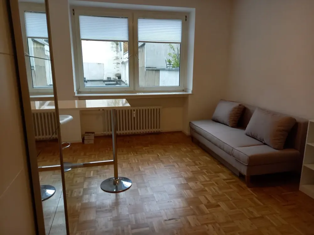 Furnished Apartment with Built-in Kitchen in Central Friedrichstadt from 01.10.2026 (Unit 2)