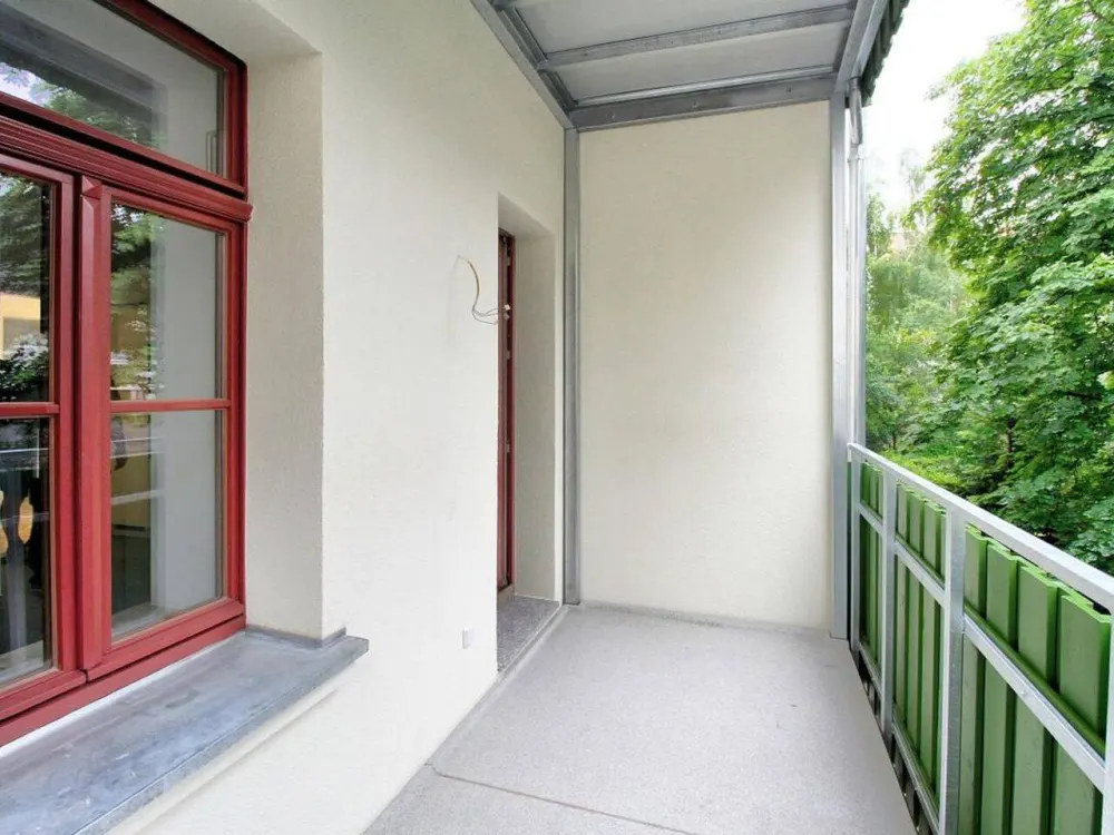 Zweitbezug: Exklusiv sanierte 2-Zimmer-Wohnung mit Luxus-Einbauküche und Balkon