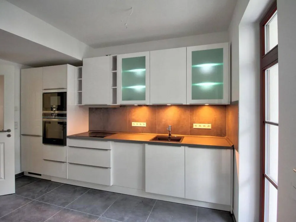 Zweitbezug: Exklusiv sanierte 2-Zimmer-Wohnung mit Luxus-Einbauküche und Balkon