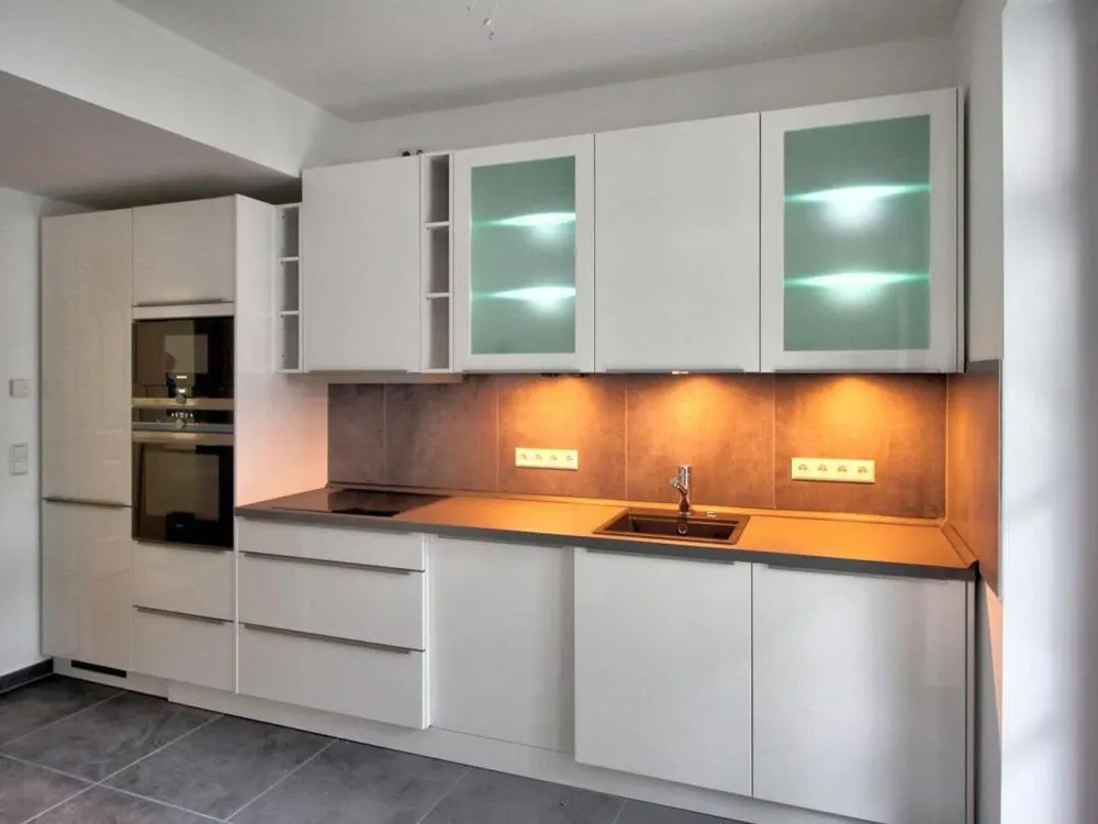 Zweitbezug: Exklusiv sanierte 2-Zimmer-Wohnung mit Luxus-Einbauküche und Balkon