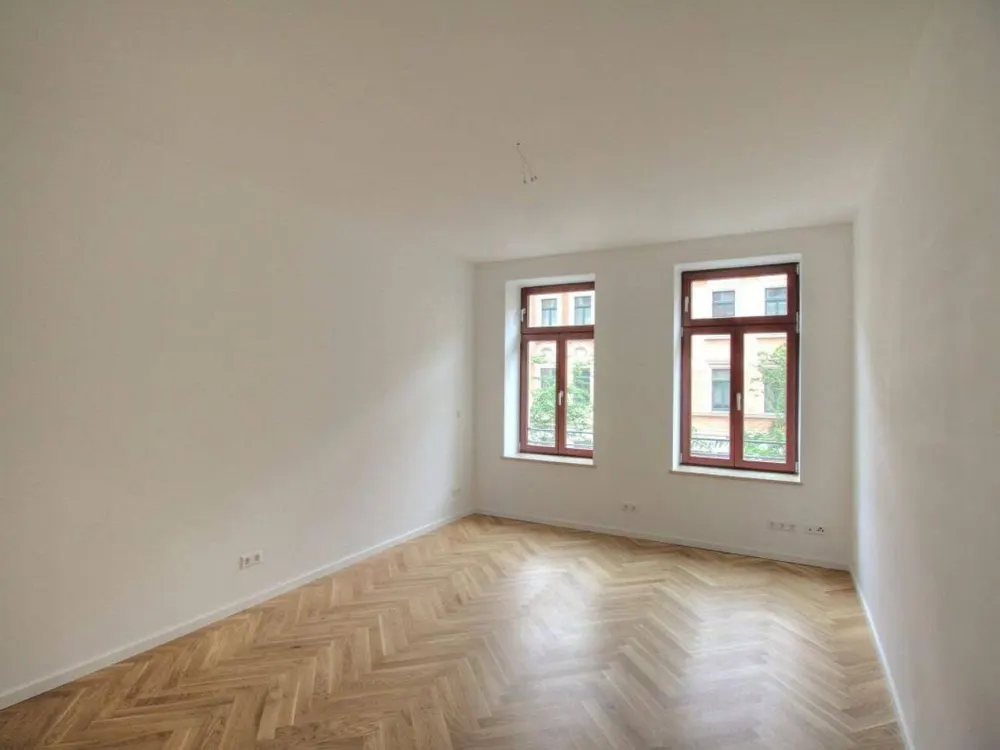 Zweitbezug: Exklusiv sanierte 2-Zimmer-Wohnung mit Luxus-Einbauküche und Balkon